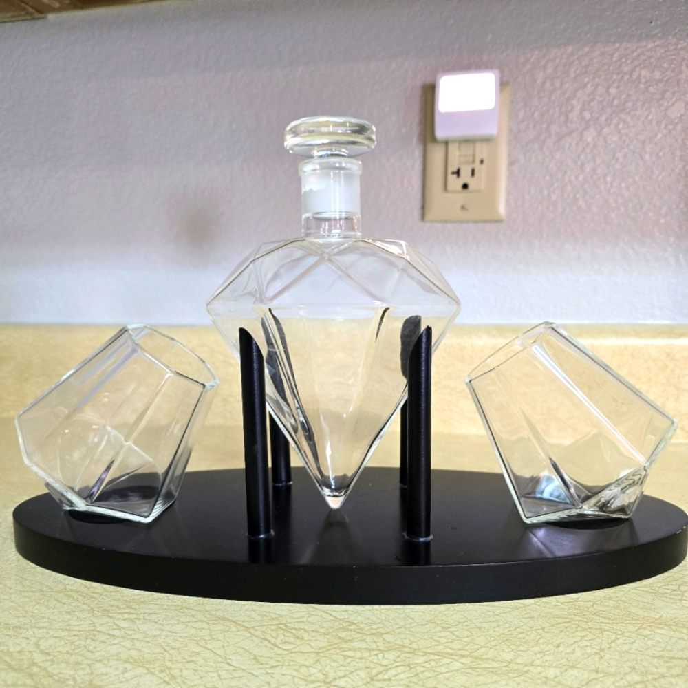 Diamond-Shaped Glass Decanter Set with Black Stand